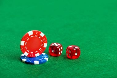 Sic Bo Dadu live-dealer table with three dice on green felt